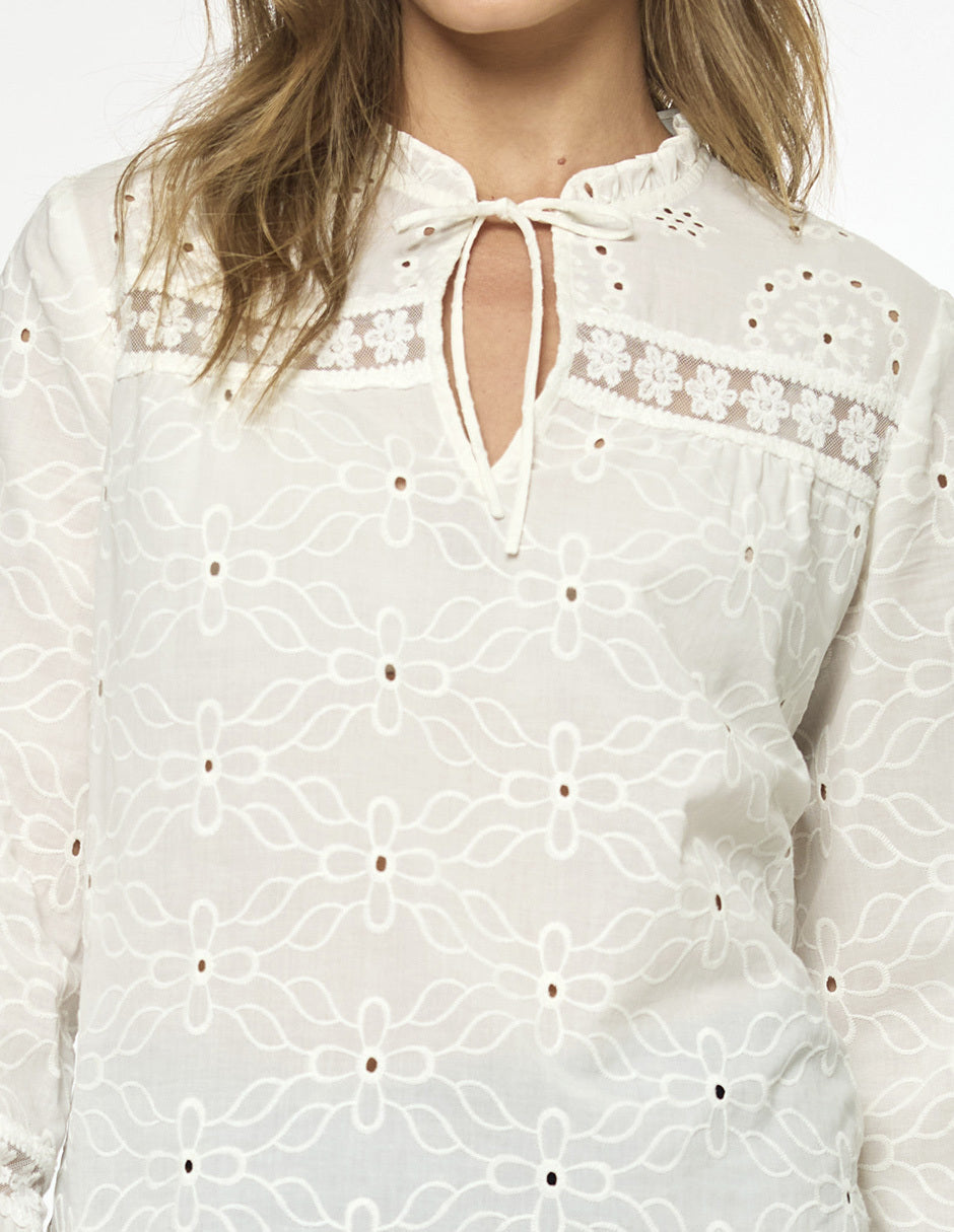 Blusa Blanca Bordada Esenciales