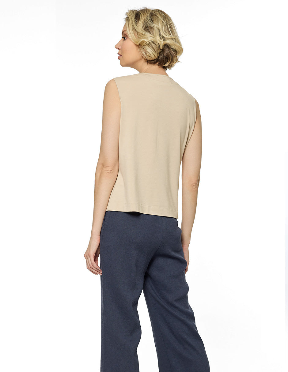 Blusa Lisa con Botones Esenciales