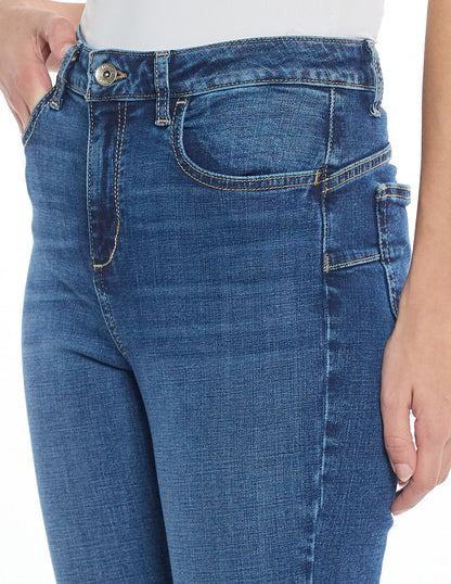 Jeans Marino Acampanado Esenciales